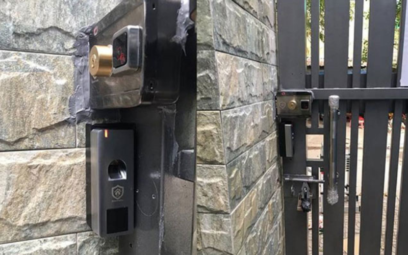 khoa van tay cua sat